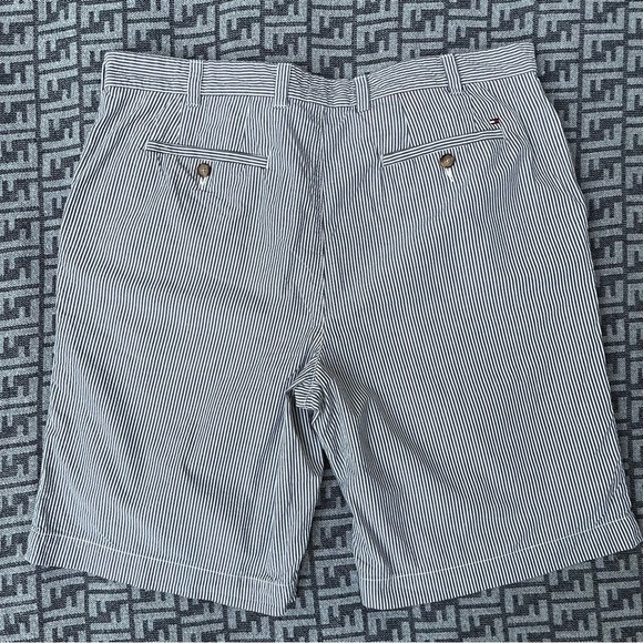 TOMMY HILFIGER Seersucker Casual Flat Front Shorts - Warm Charcoal & White - 36 - Picture 4 of 11